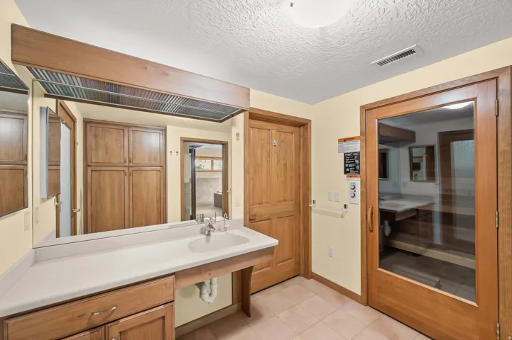 927 N Ensign Vista Dr, Salt Lake City, Utah 84103