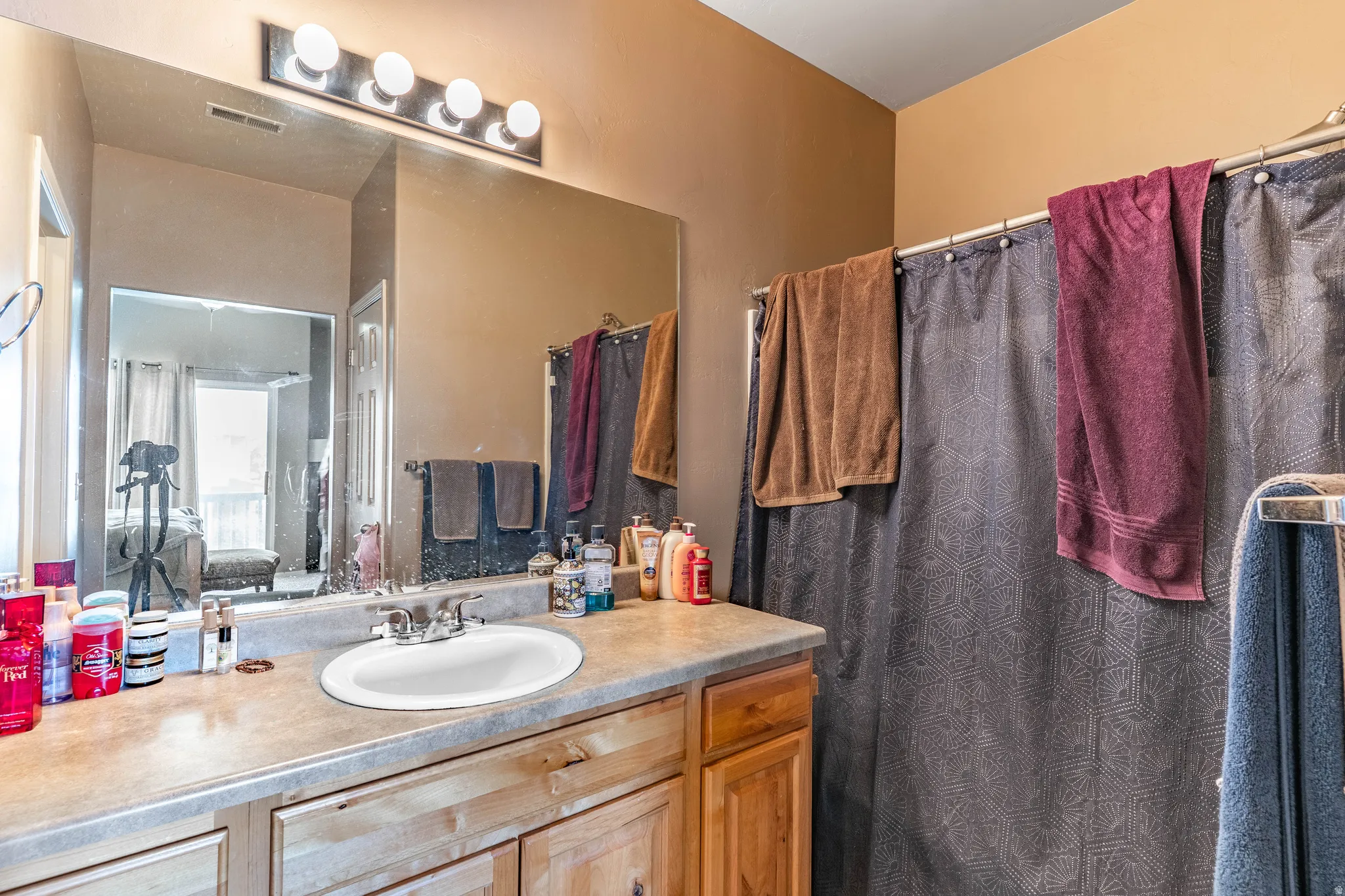 Full bathroom with vanity