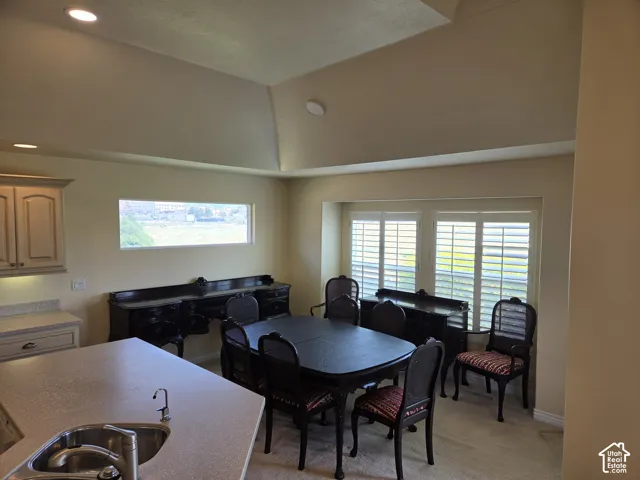 Vaulted ceiling with recessed lighting