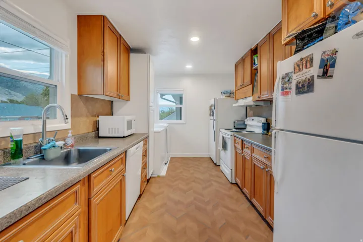 Kitchen has a good amount of storage space