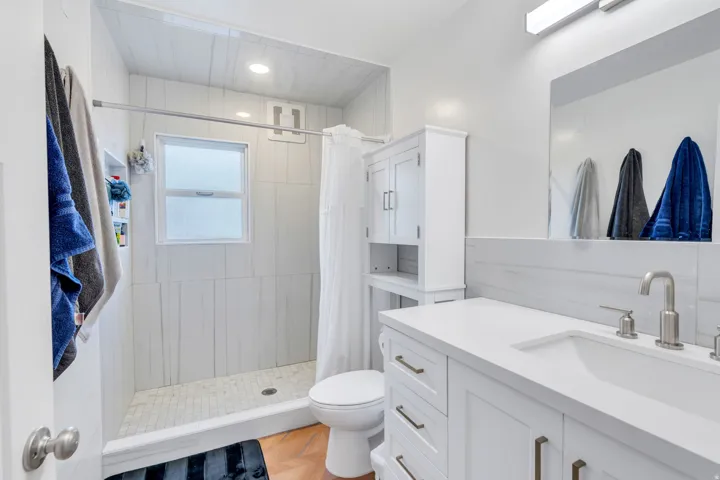 Full bathroom on main level