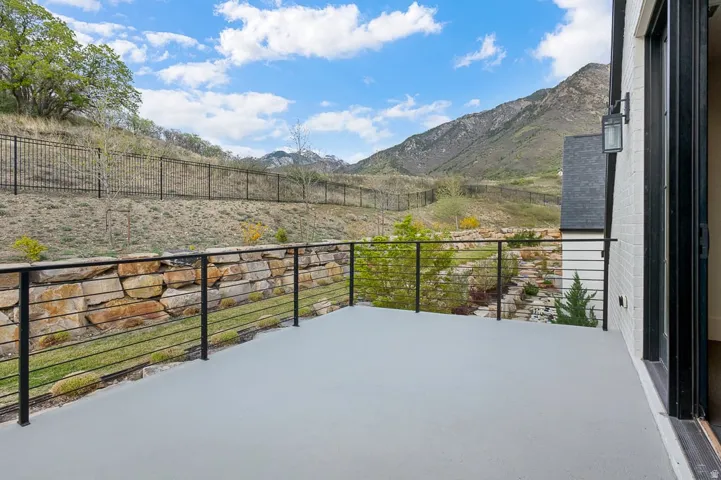 Balcony featuring a mountain view