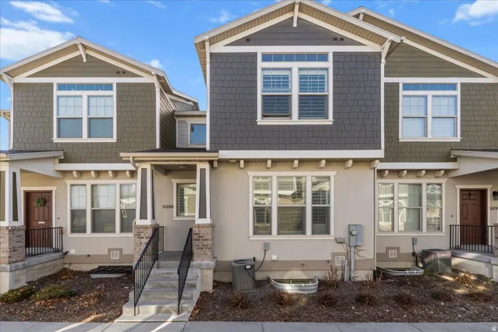 Craftsman inspired home featuring stucco siding