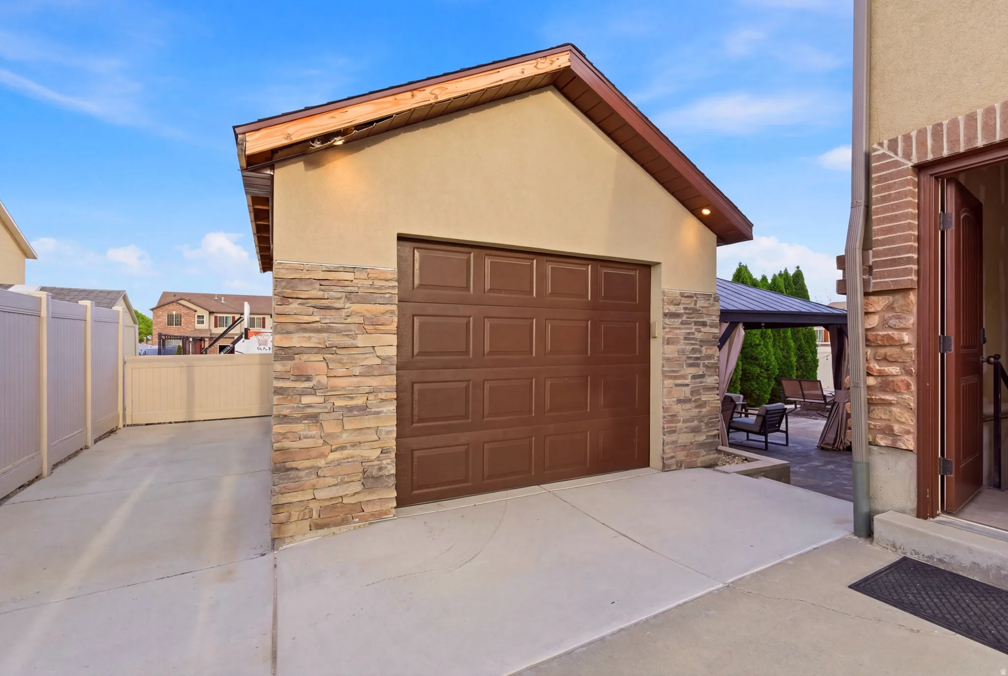 Detached garage with driveway