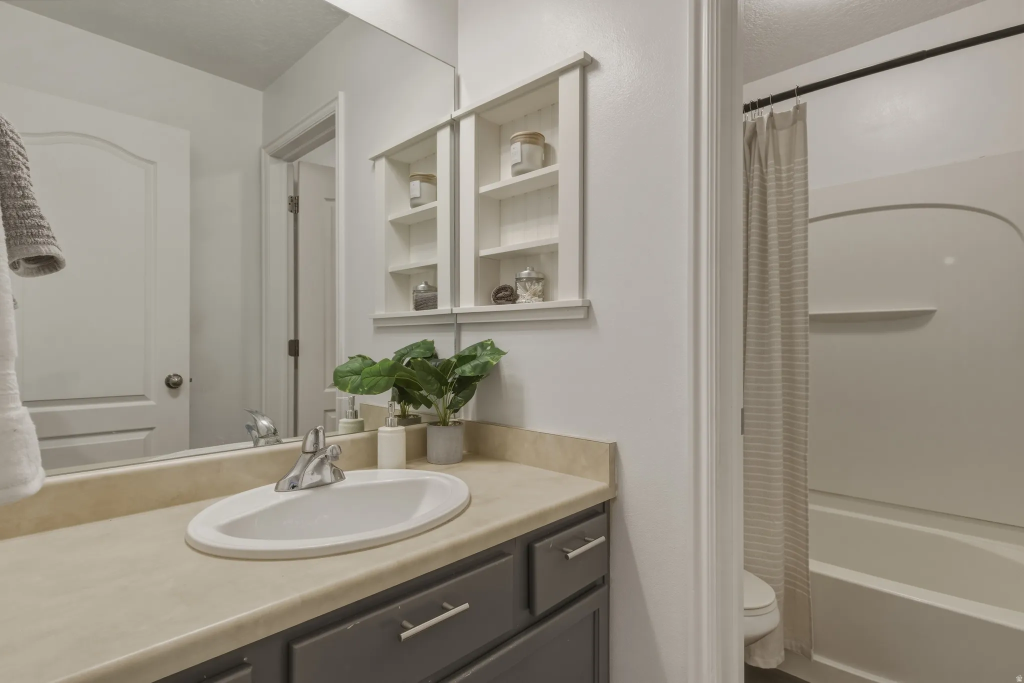 Bathroom with vanity and shower / bath combo with shower curtain