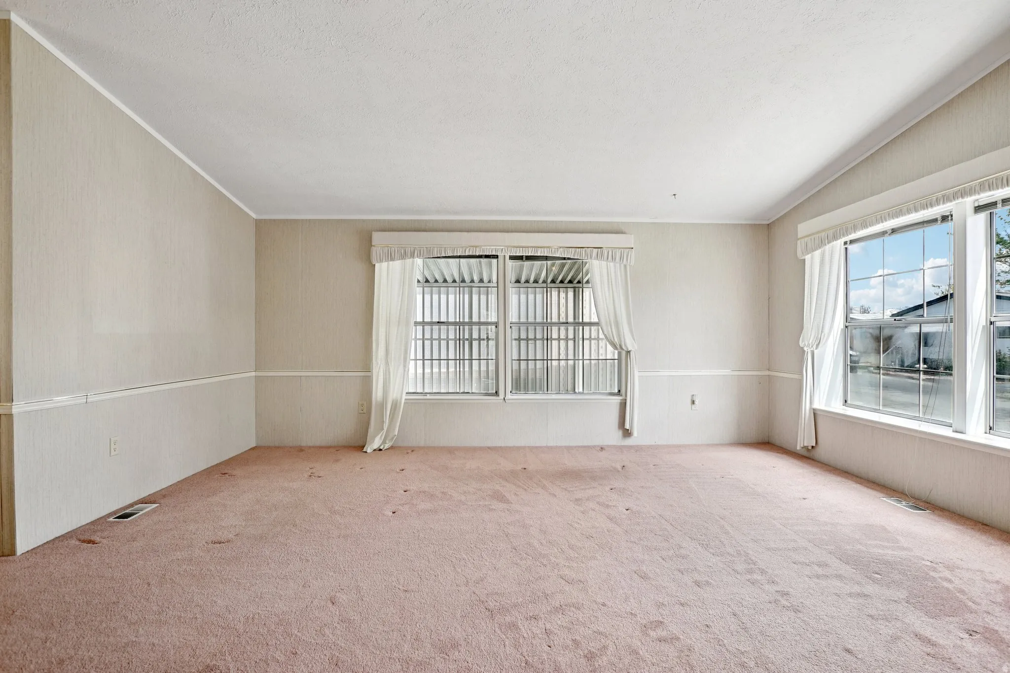 Unfurnished room with carpet and ornamental molding
