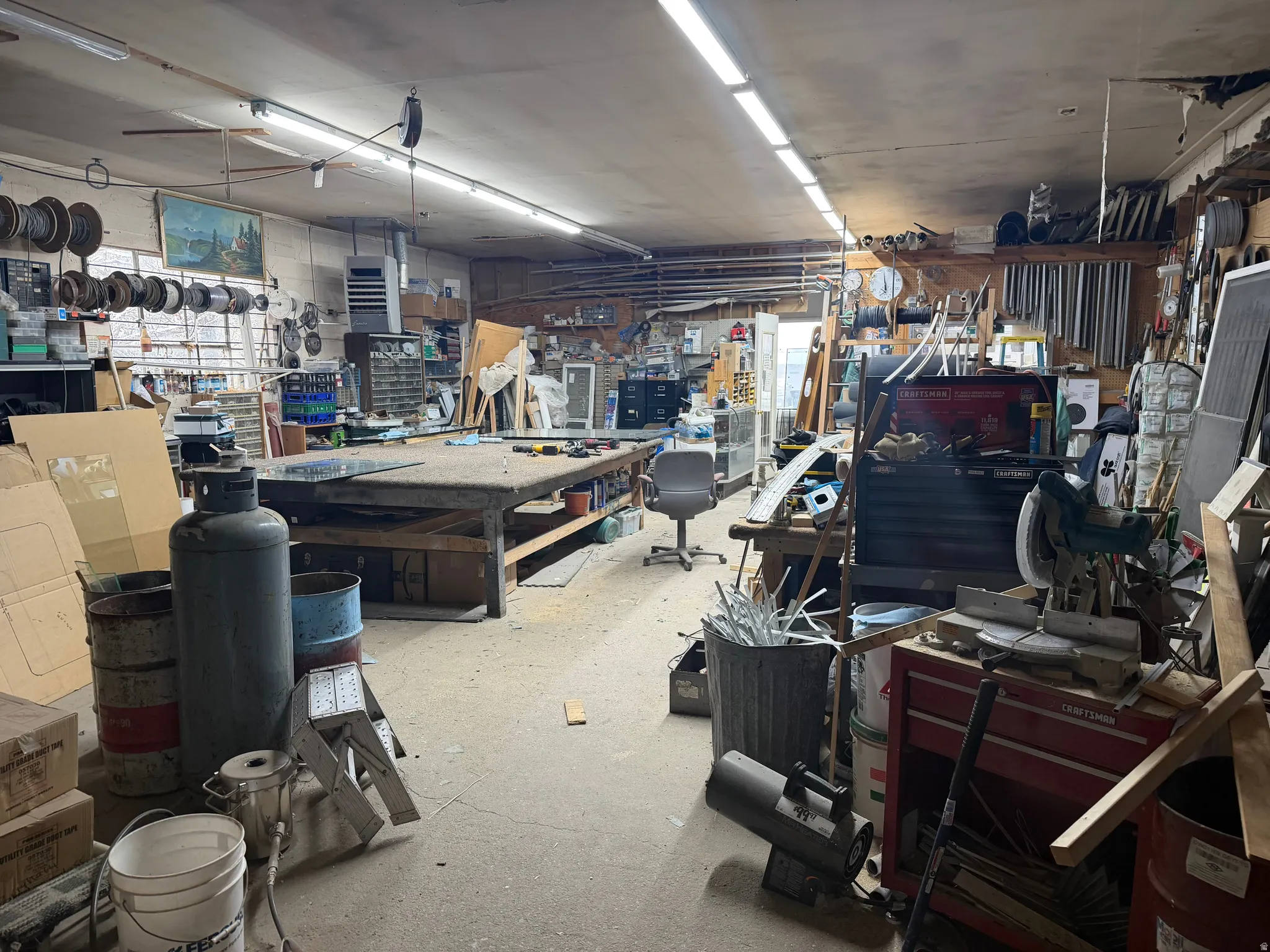 Misc room with a workshop area