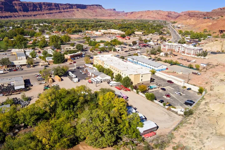 Aerial view of property's location featuring a mountainous background