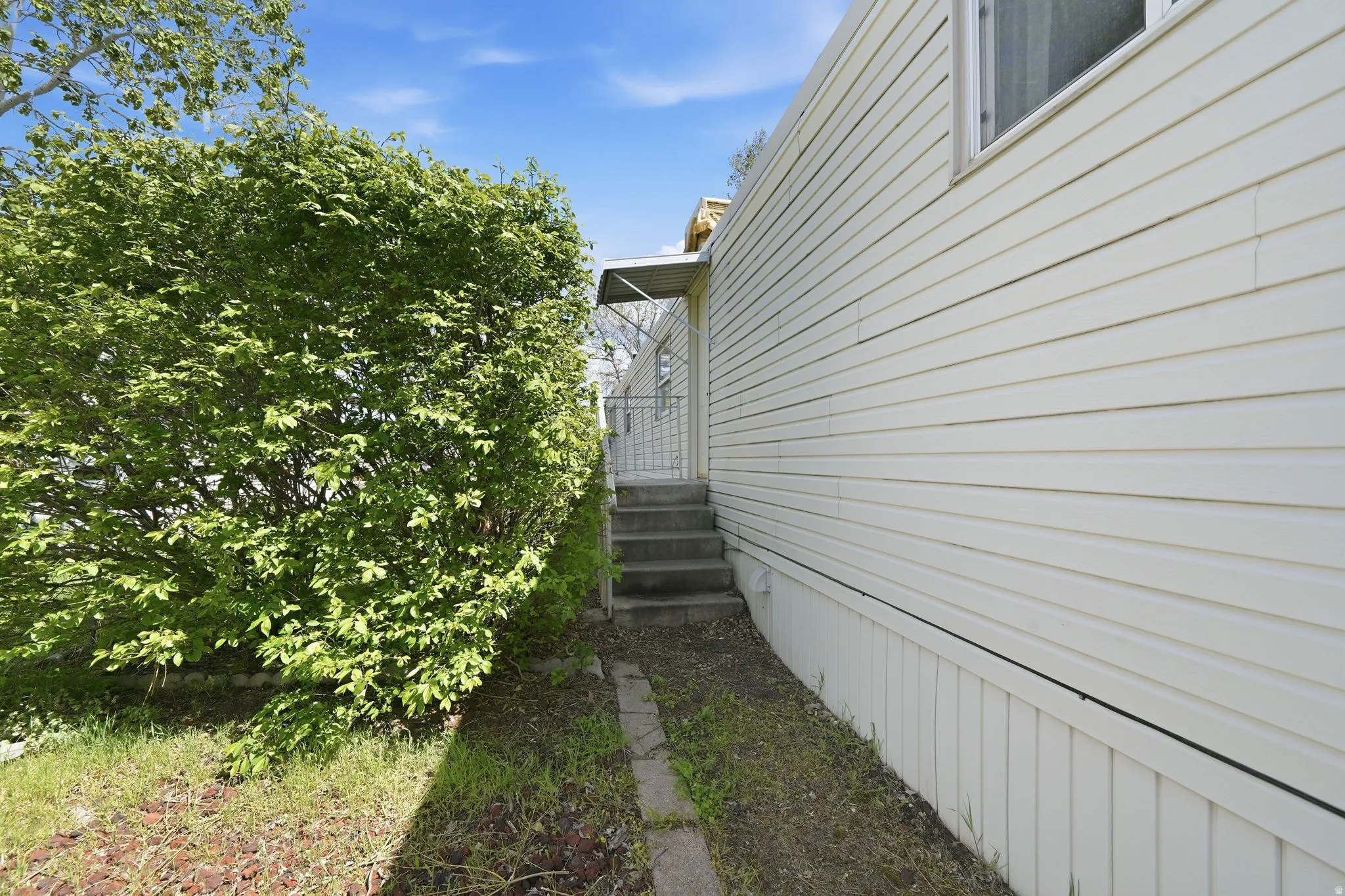 View of home's exterior