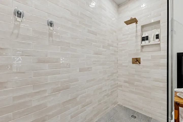 Full bath with tiled shower