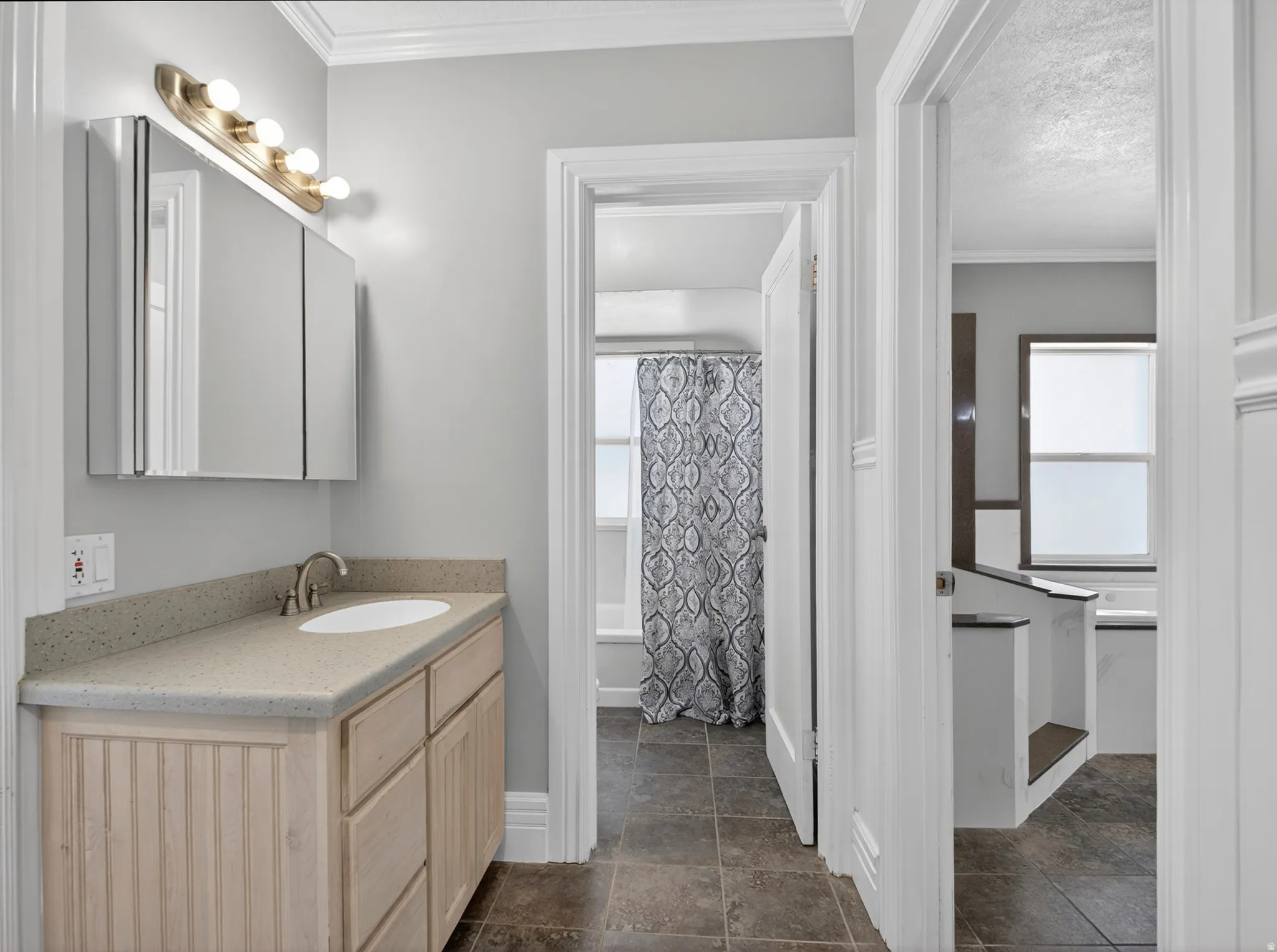 Hallway Full Bathroom