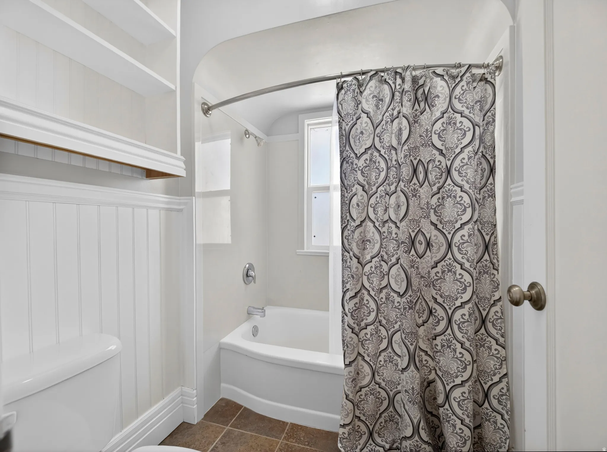 Hallway Full Bathroom