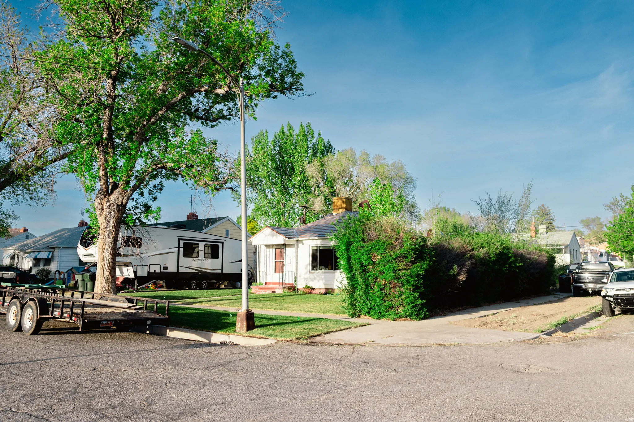 View of front of house featuring a front yard