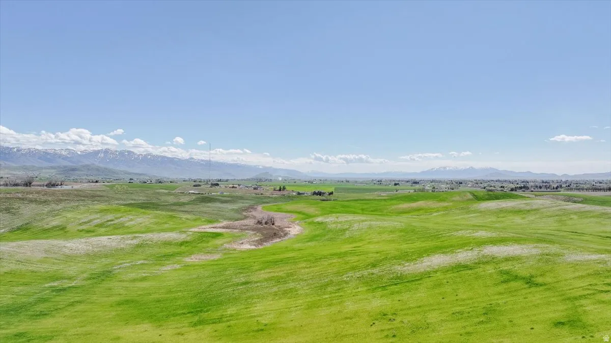 Surrounding community with a mountain view