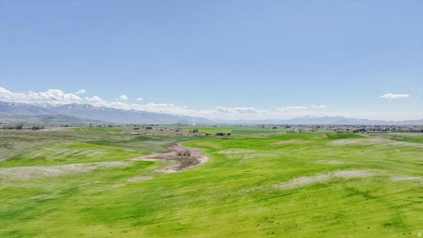 Surrounding community with a mountain view
