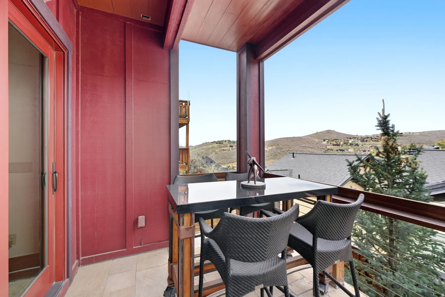Balcony with a mountain view and outdoor dining space