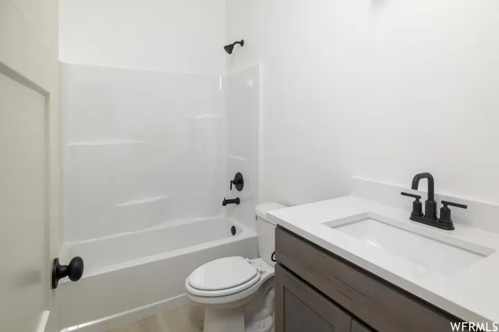 Photo is of previously built home. Some features in photo may be optional. Consult sales manager for more info.