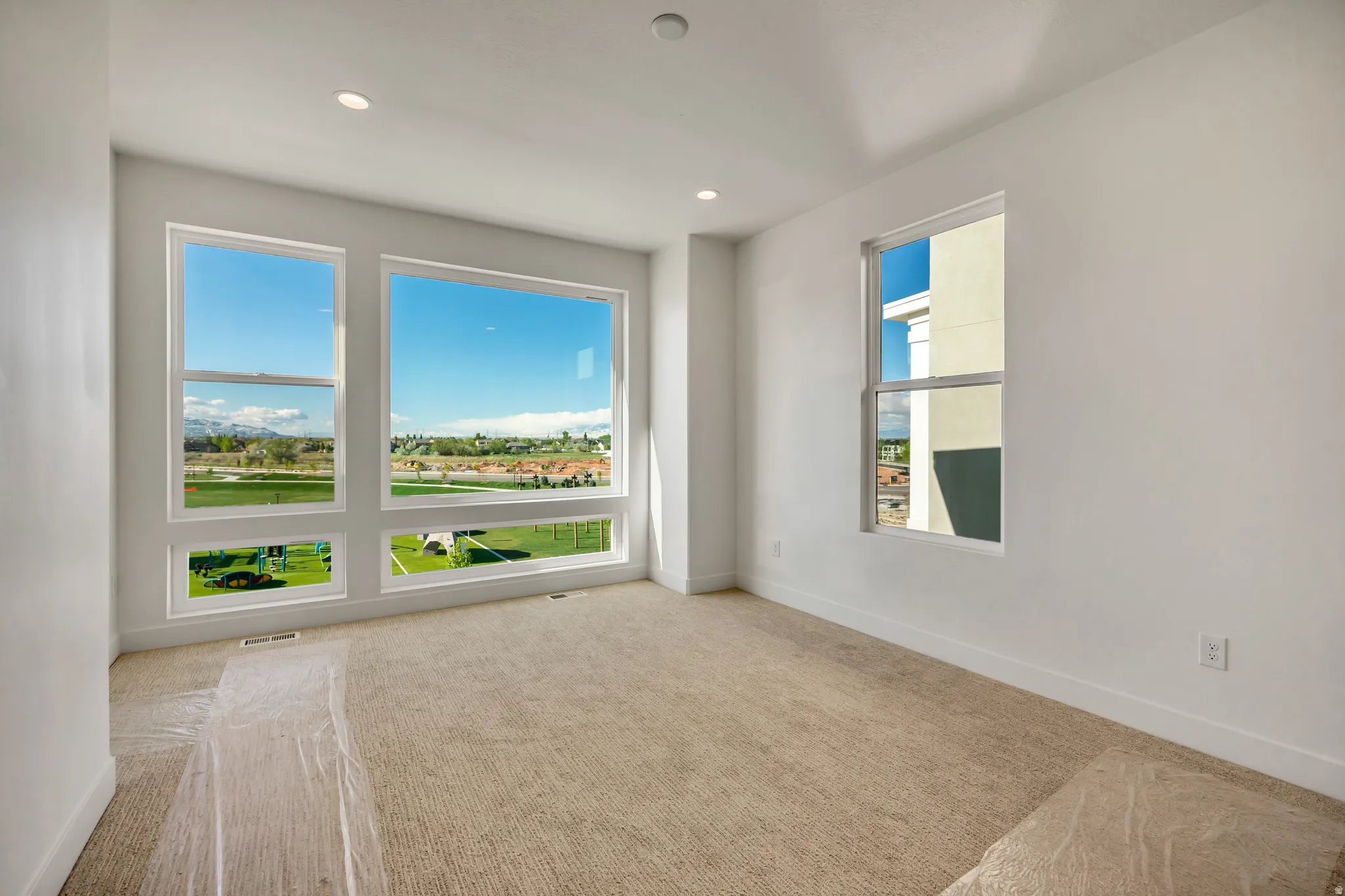 Empty room featuring light carpet and recessed lighting