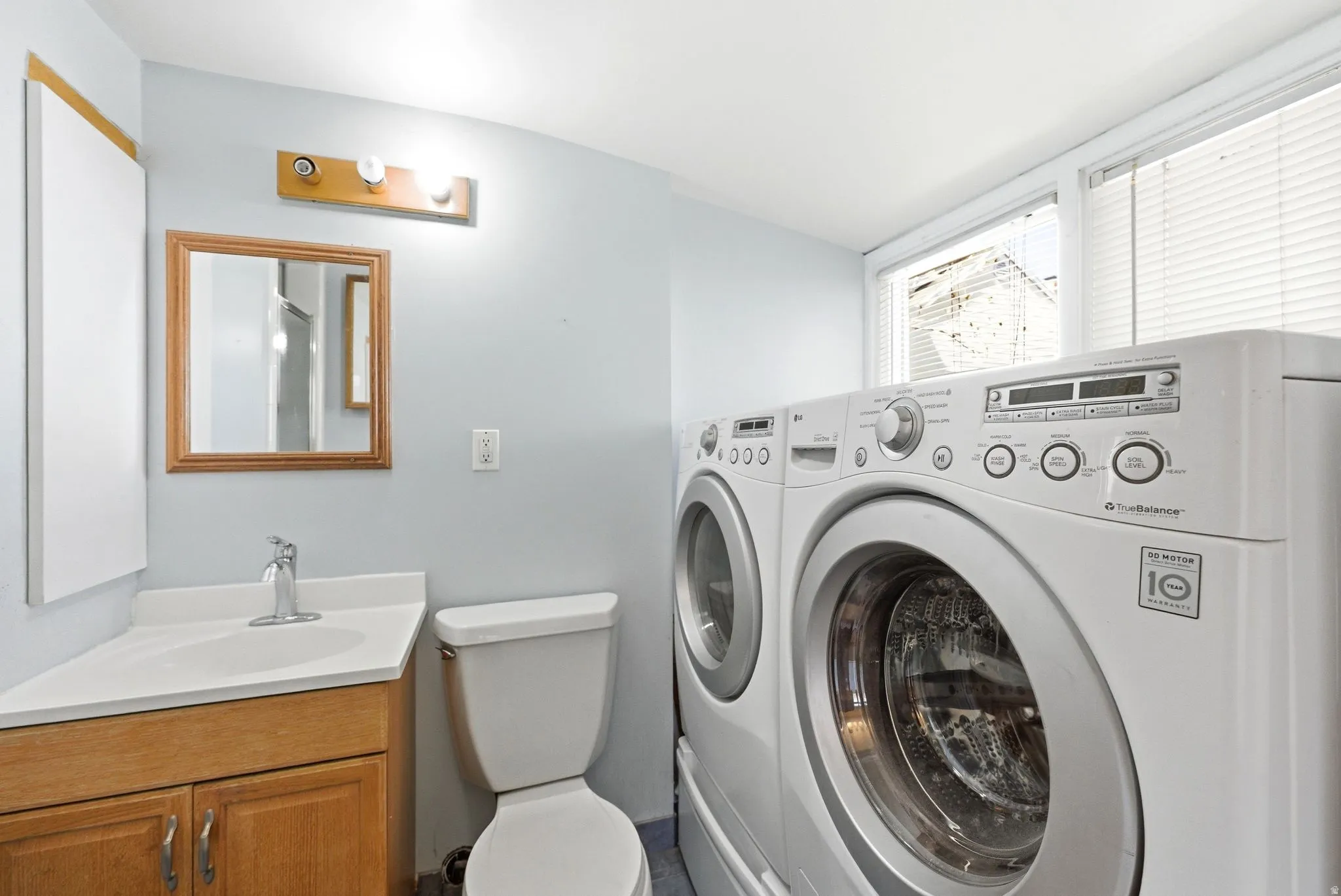 Bathroom with vanity and washing machine and dryer