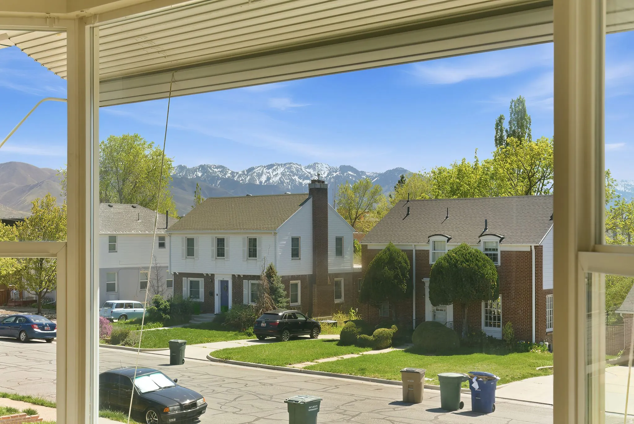 Detailed view of a mountainous background and a residential view