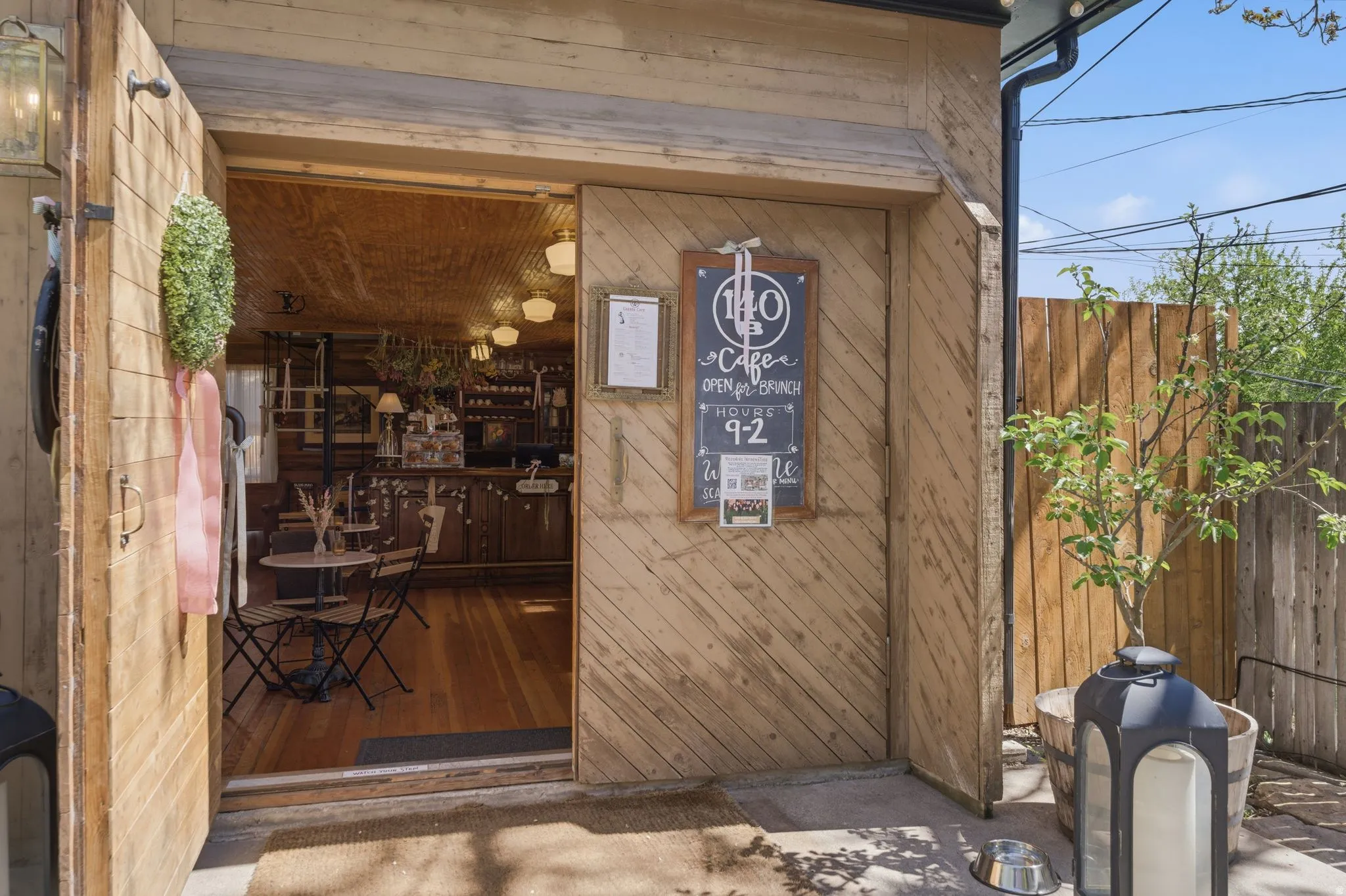 Doorway to nearby historic Cafe 140 B
