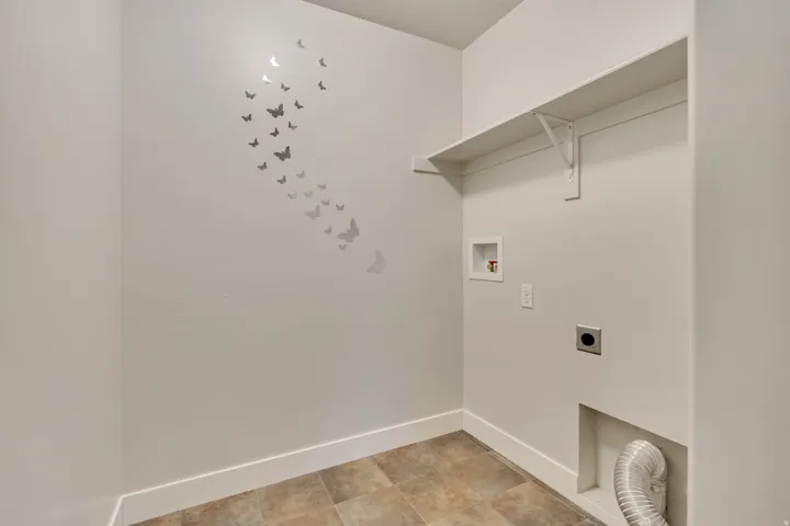 Laundry room with hookup for an electric dryer and washer hookup