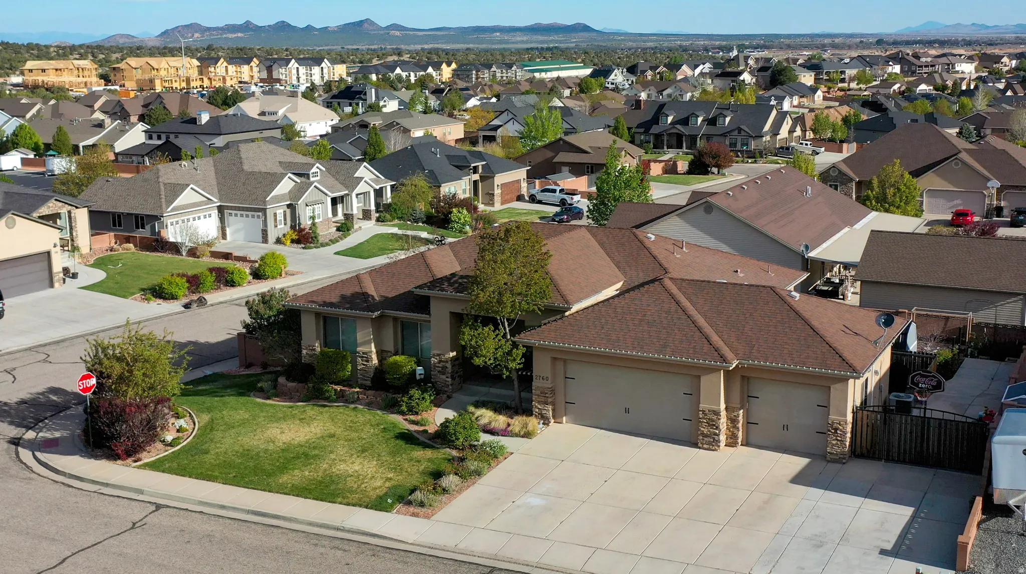 Aerial view of property and surrounding area featuring a mountain backdrop