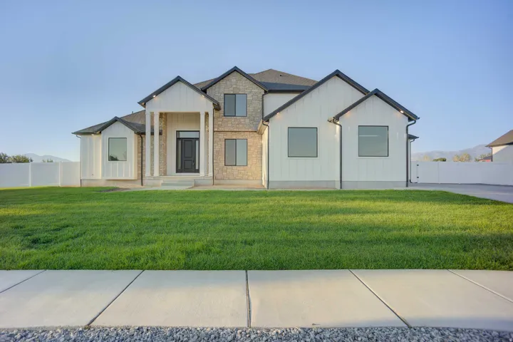 Example of The Leah Exterior Front