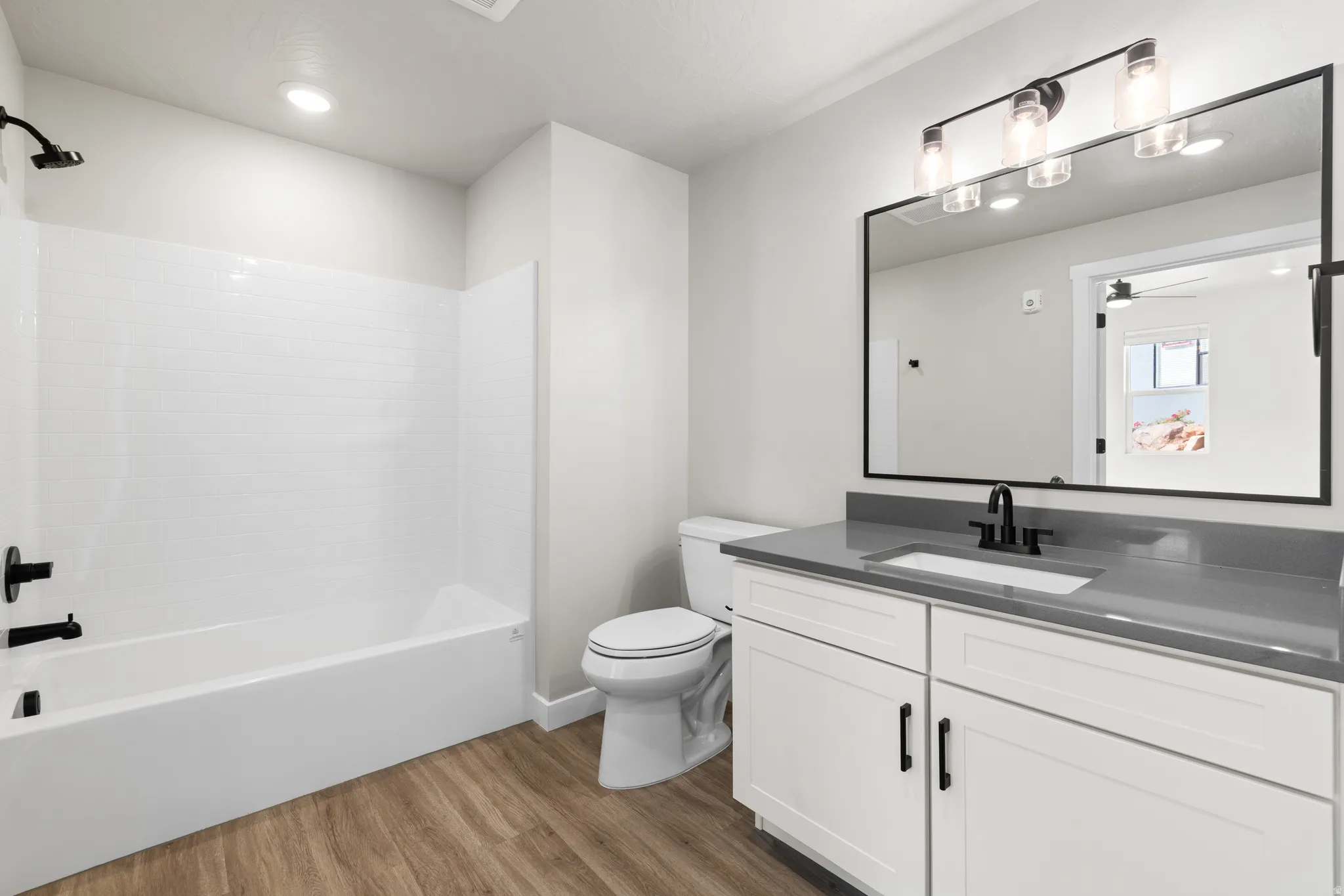 *Photo of similar unit