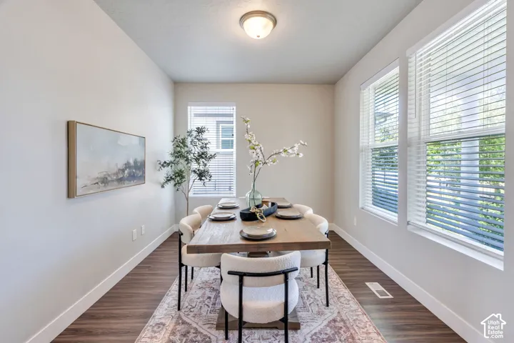 Neutral wall paint, wood-finish flooring, recessed lighting, and multiple windows with blinds