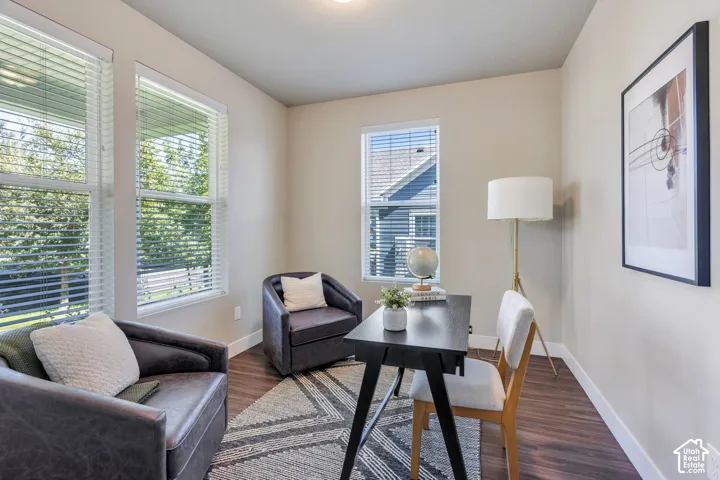 Wood-finish flooring with neutral wall paint