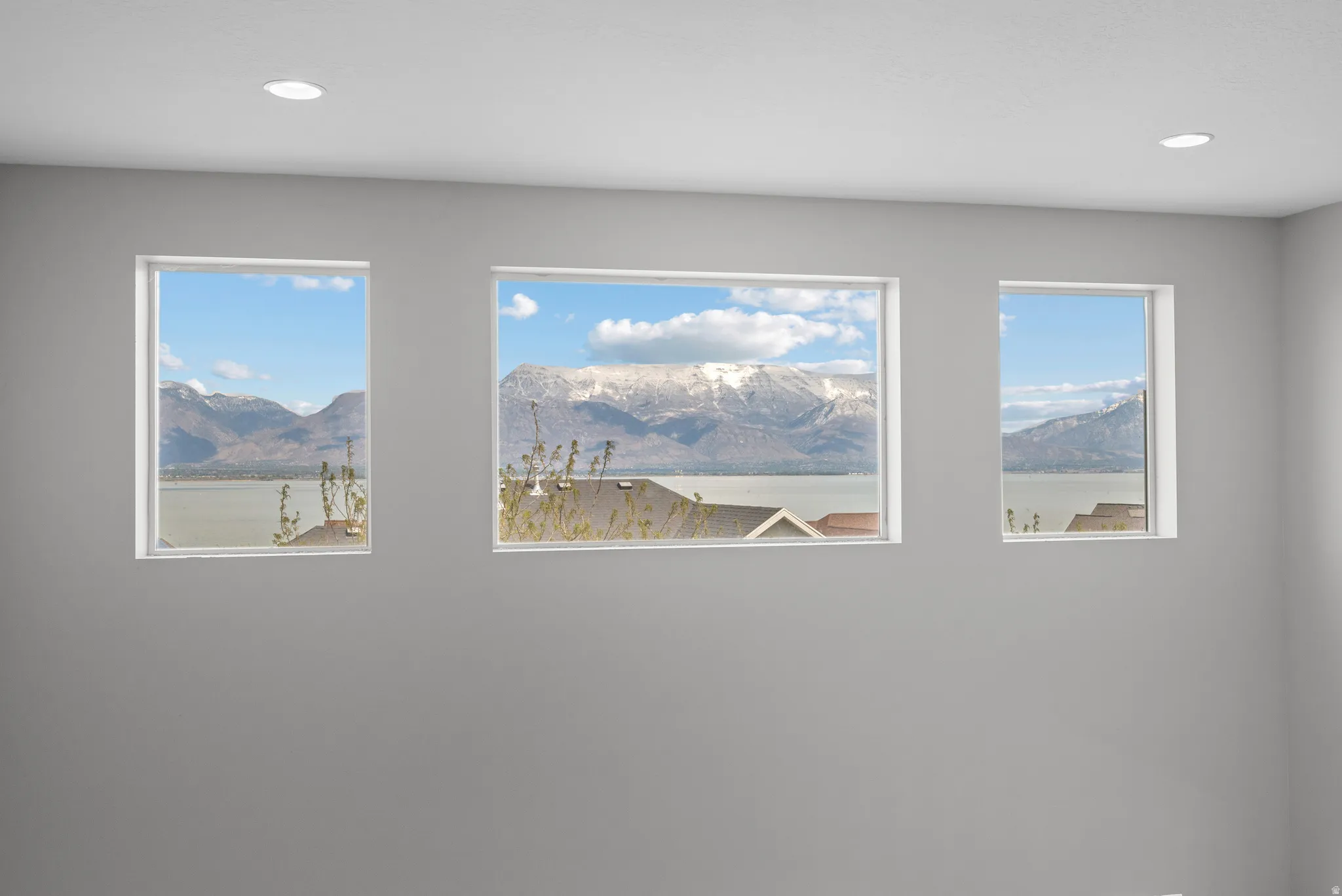 Detailed view of a mountain backdrop and recessed lighting