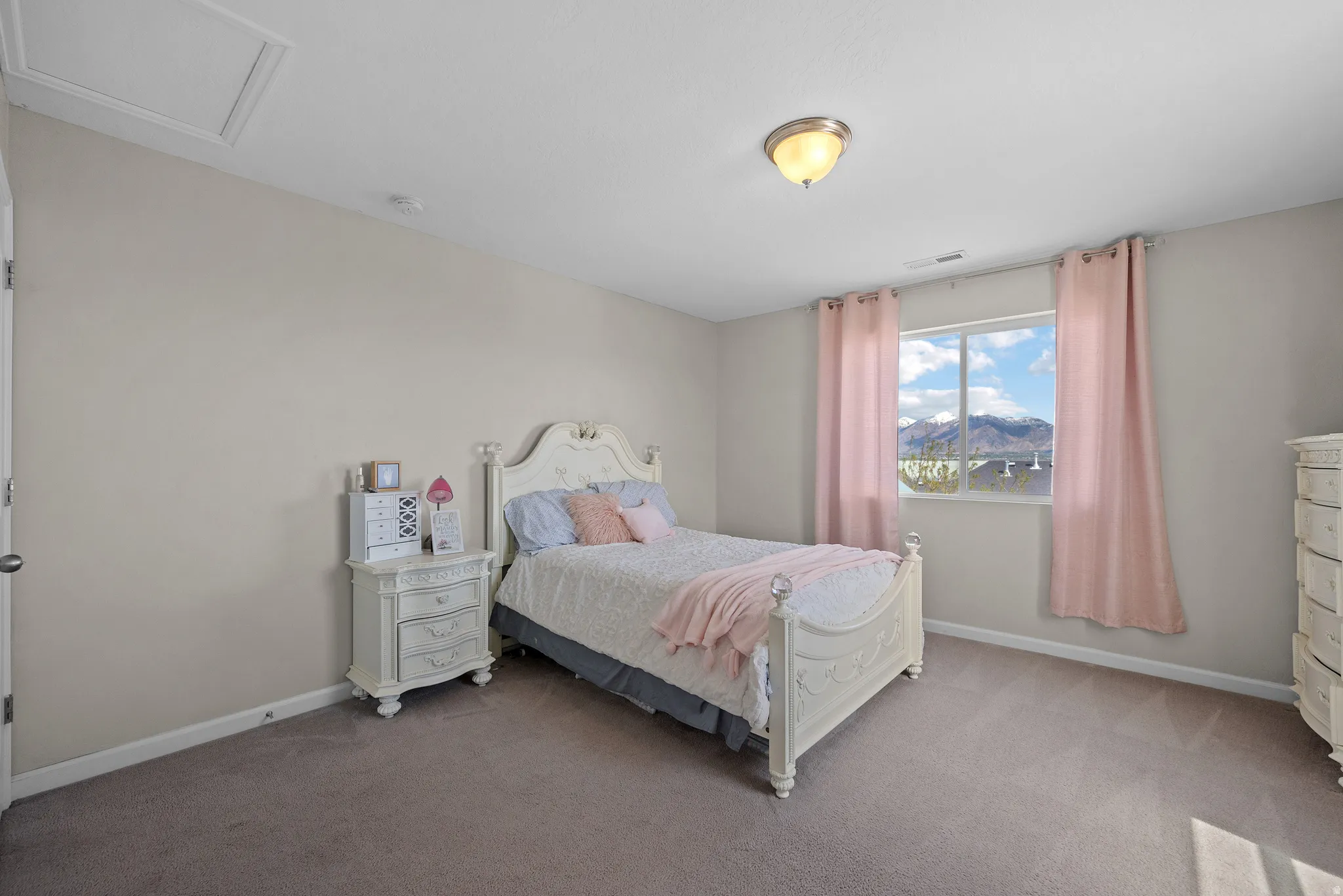Ensuite Bedroom featuring a mountain view and carpet