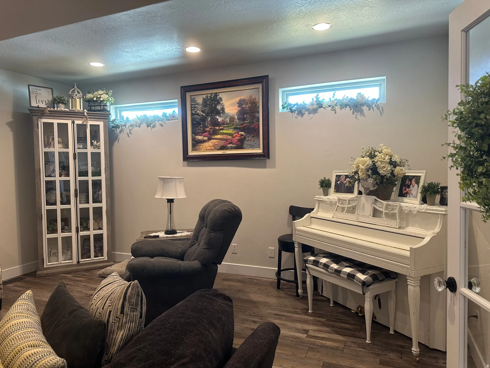 Sitting room with dark wood-style floors, recessed lighting, and a textured ceiling