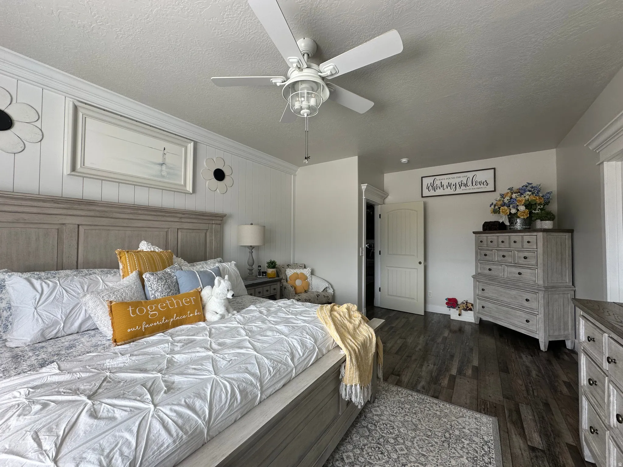 Bedroom with dark wood finished floors, a textured ceiling, and a ceiling fan