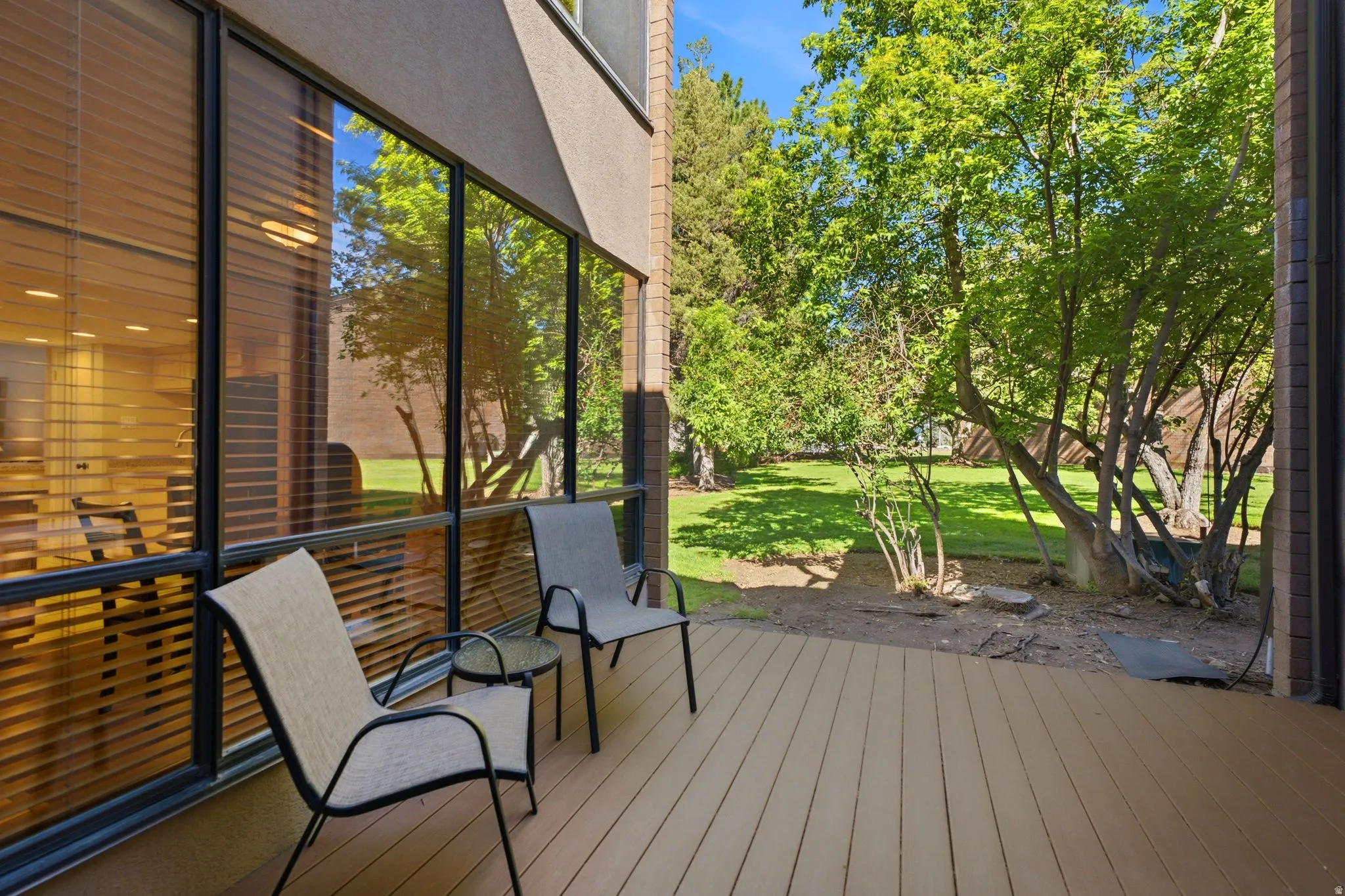 Expansive deck with composite wood-finish flooring