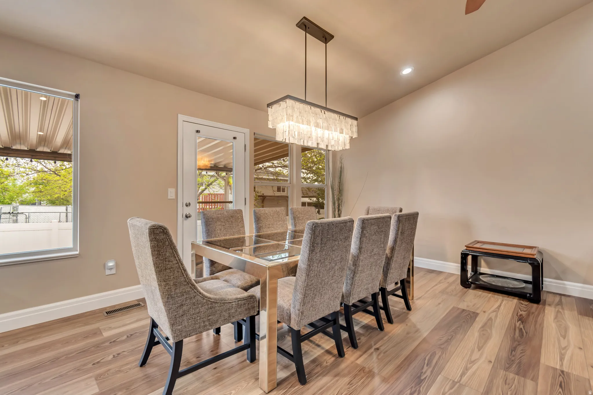 A perfect setting to gather together with family and friends meal.