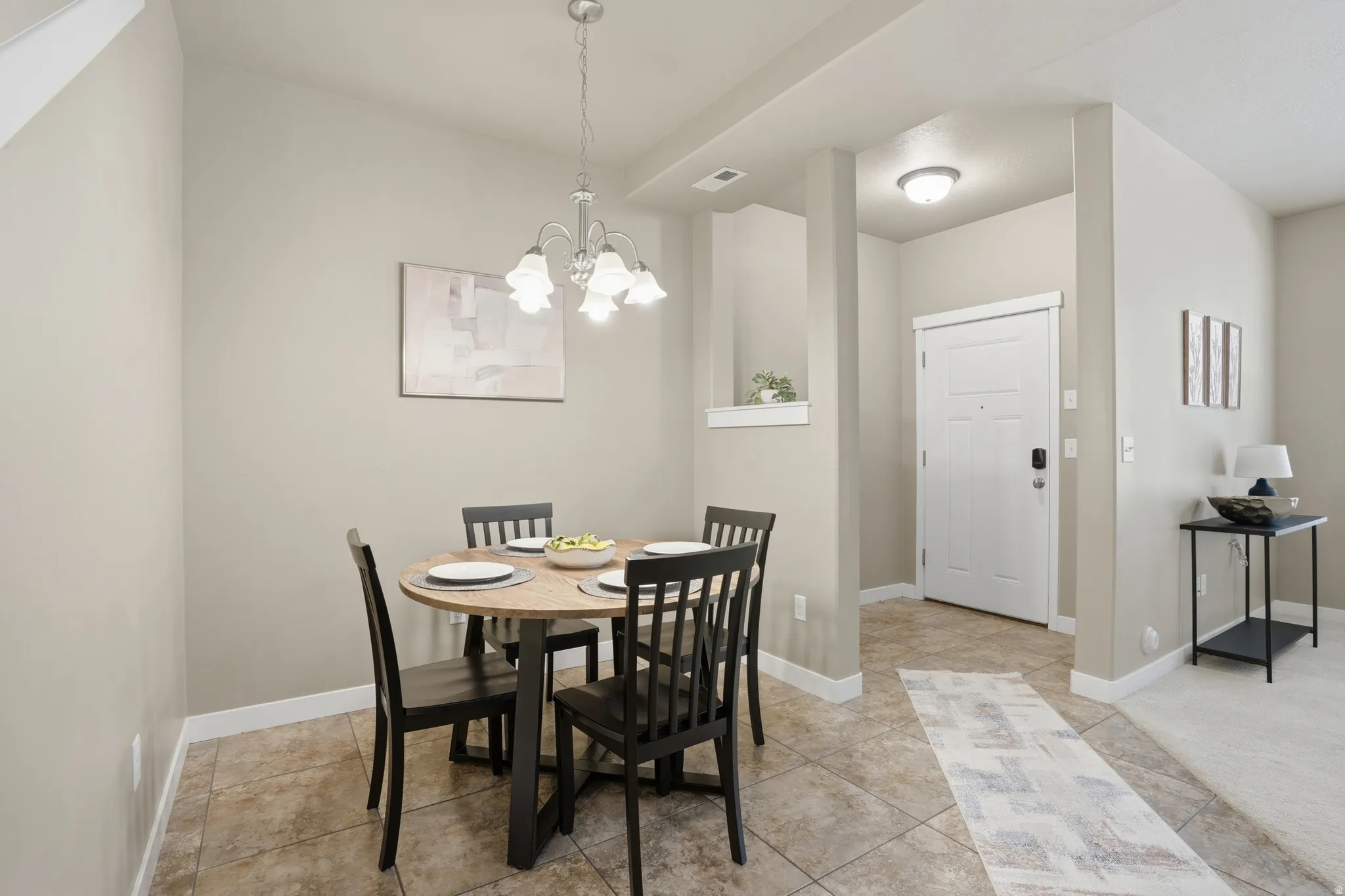 Dining room with suspended lighting and baseboards