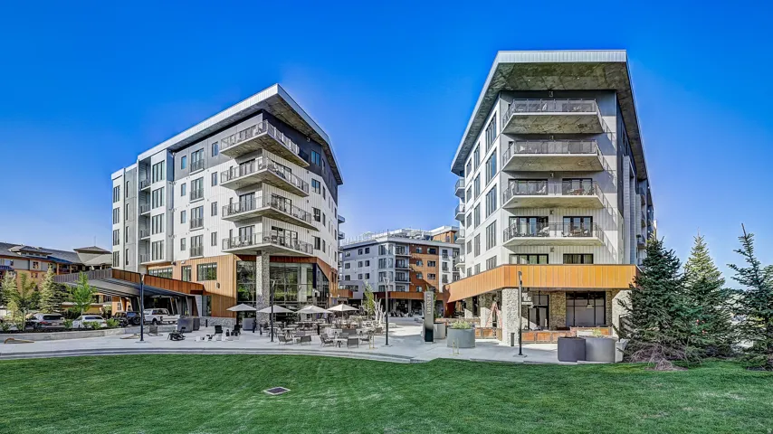 View of apartment building / complex