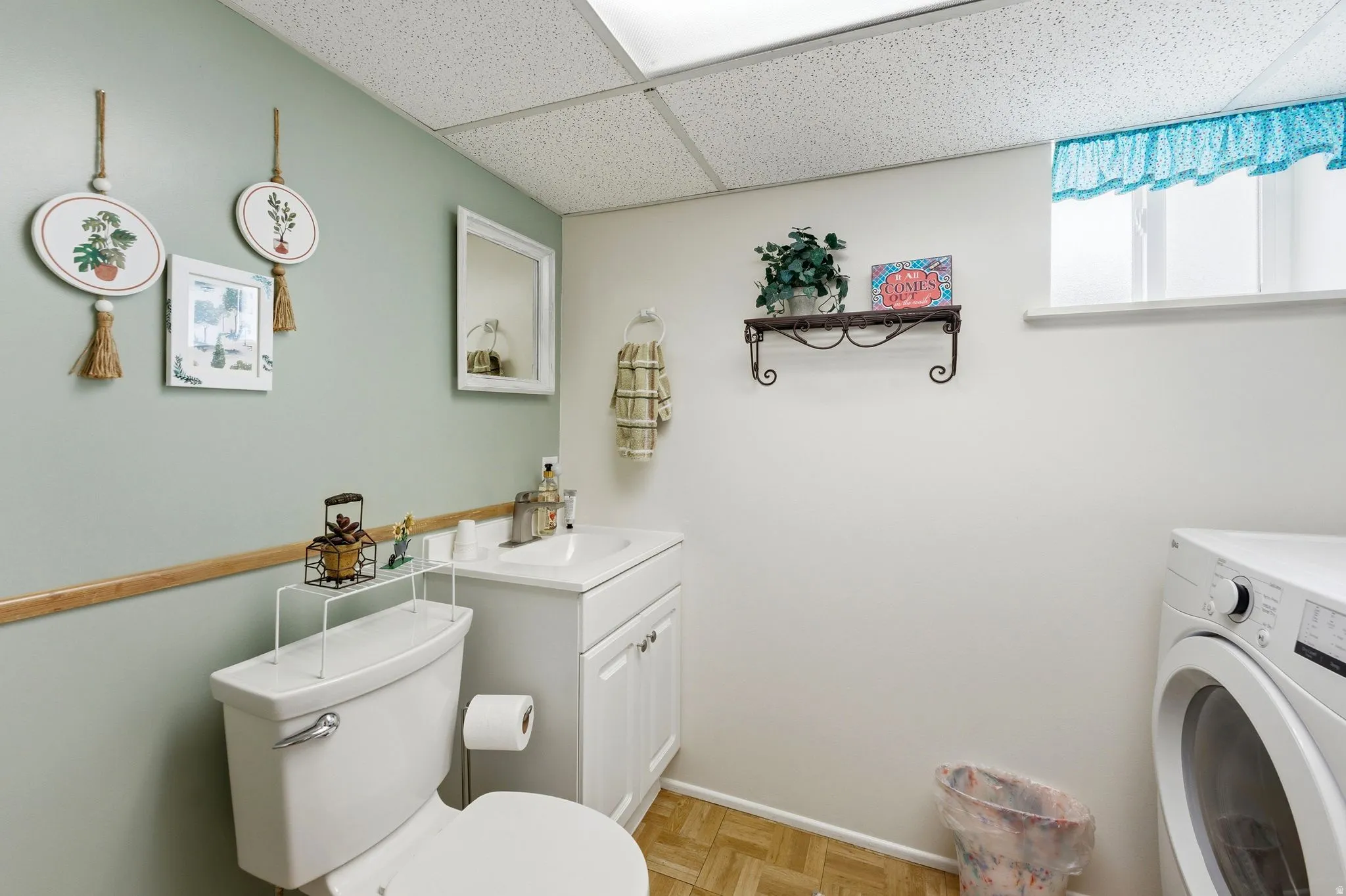 Half bathroom/Laundry Room with Washer and Dryer