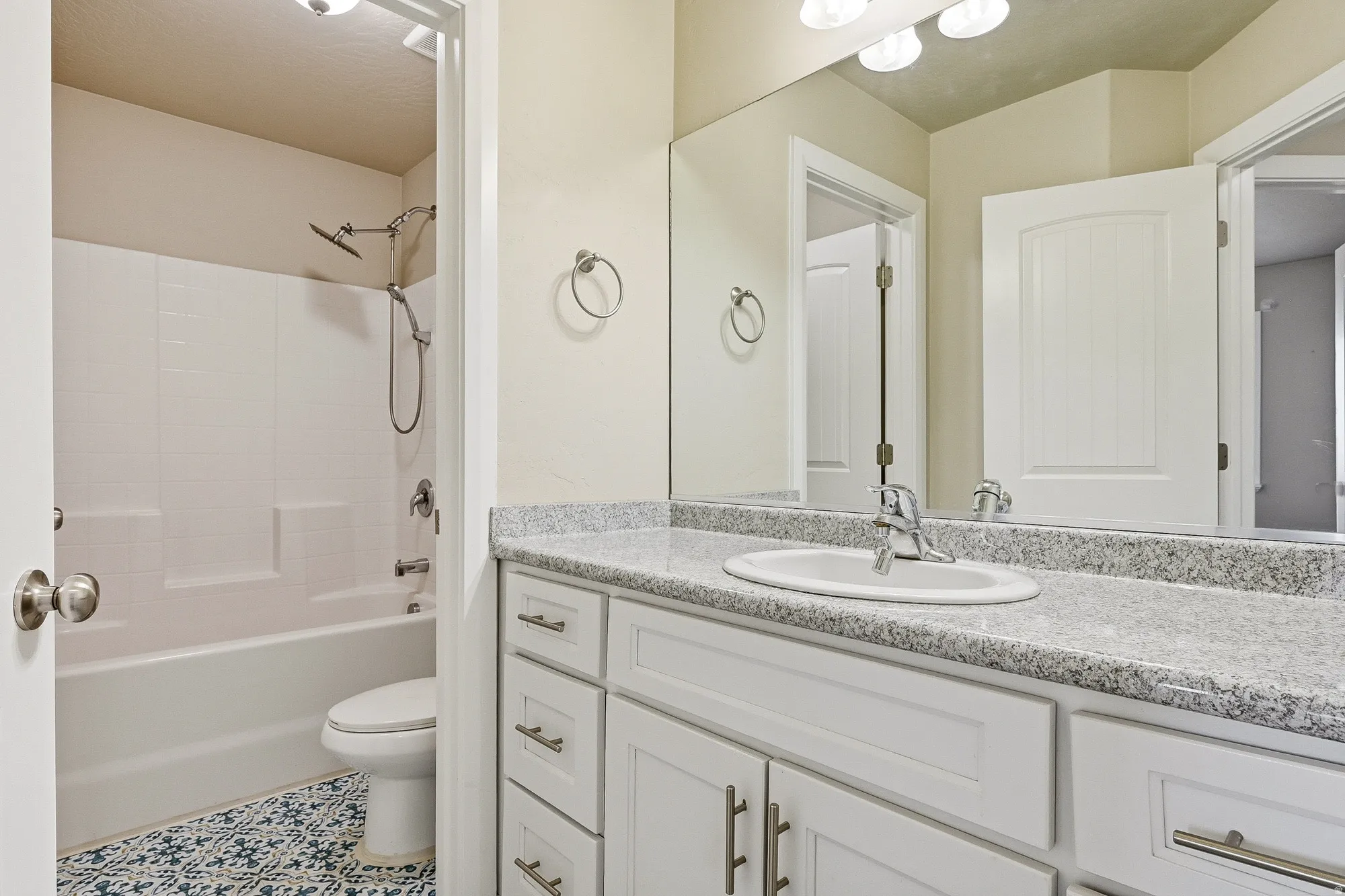Full bath with vanity and shower / washtub combination