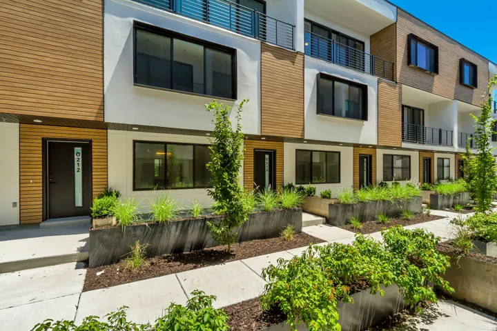 View of apartment building / complex