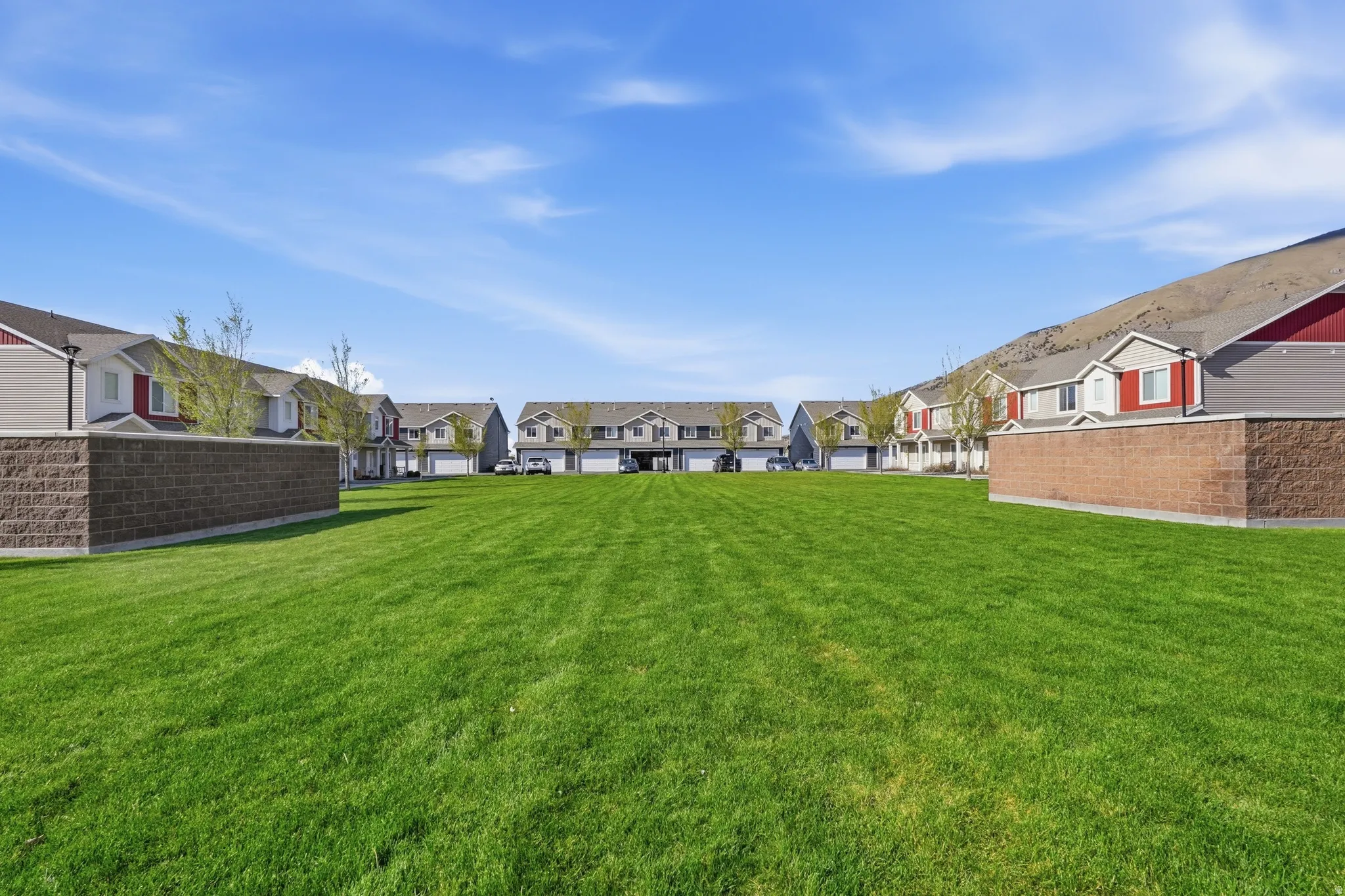 View of grassy yard with a residential view