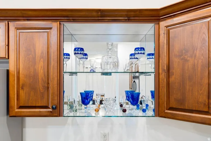 Detailed view of bar