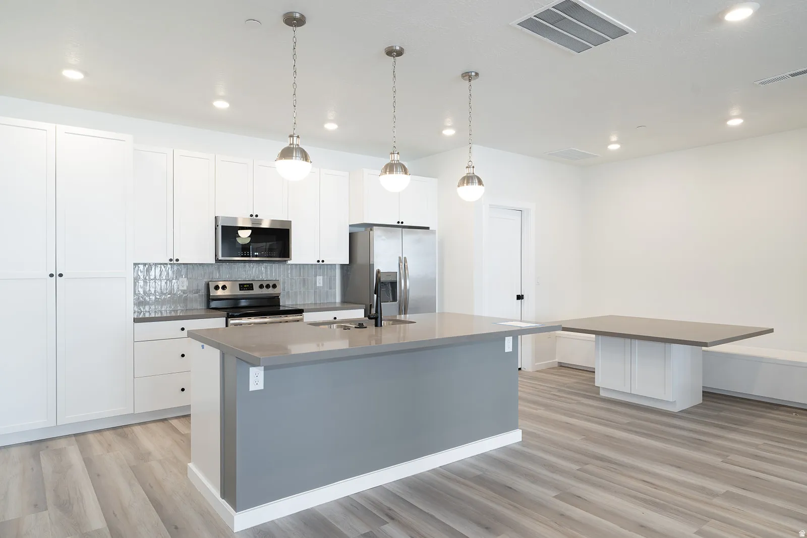 *Photo of a similar unit