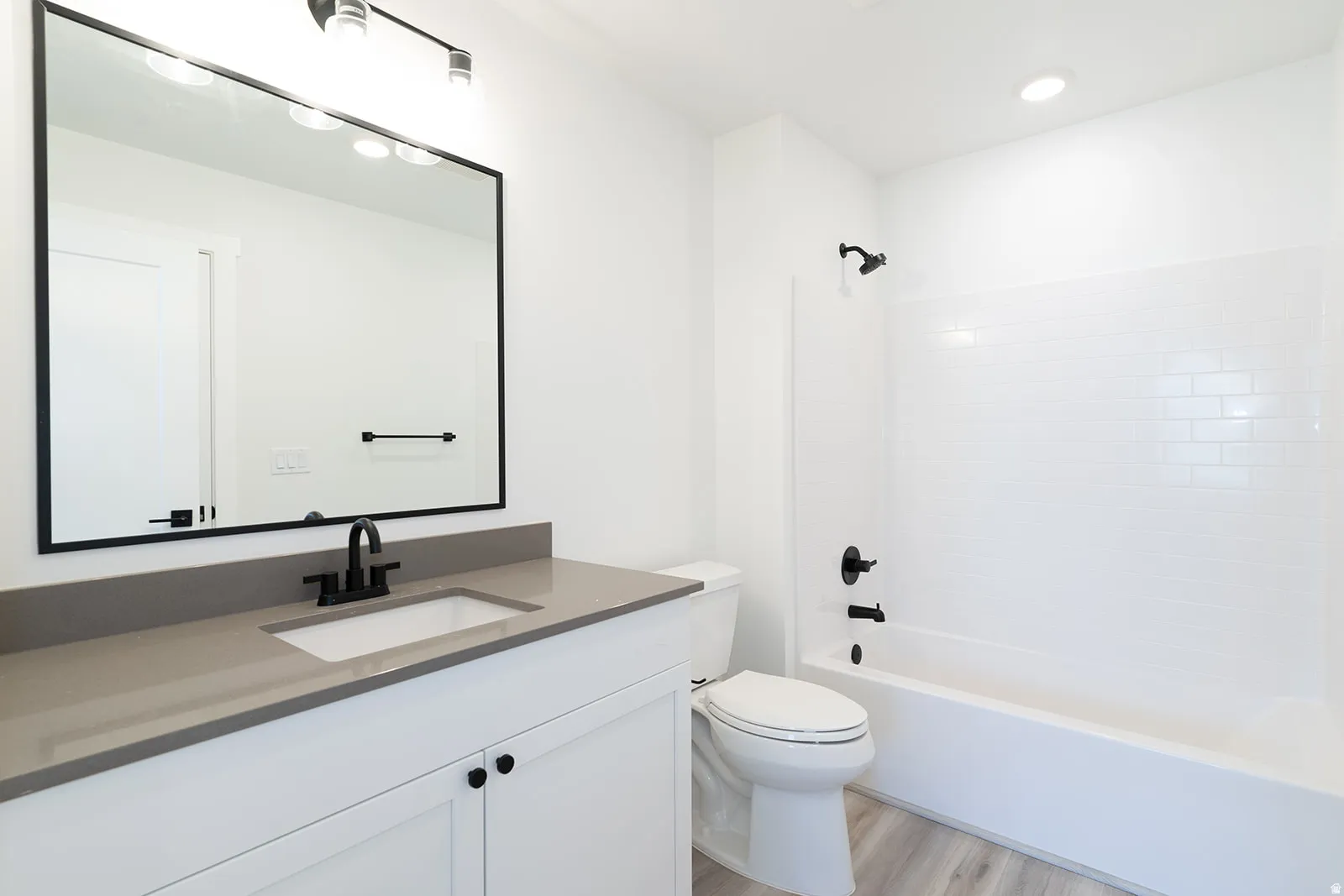 *Photo of a similar unit