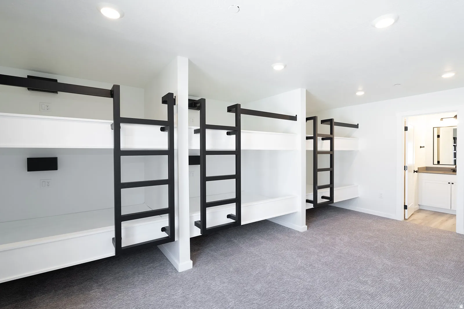 *Photo of a similar unit