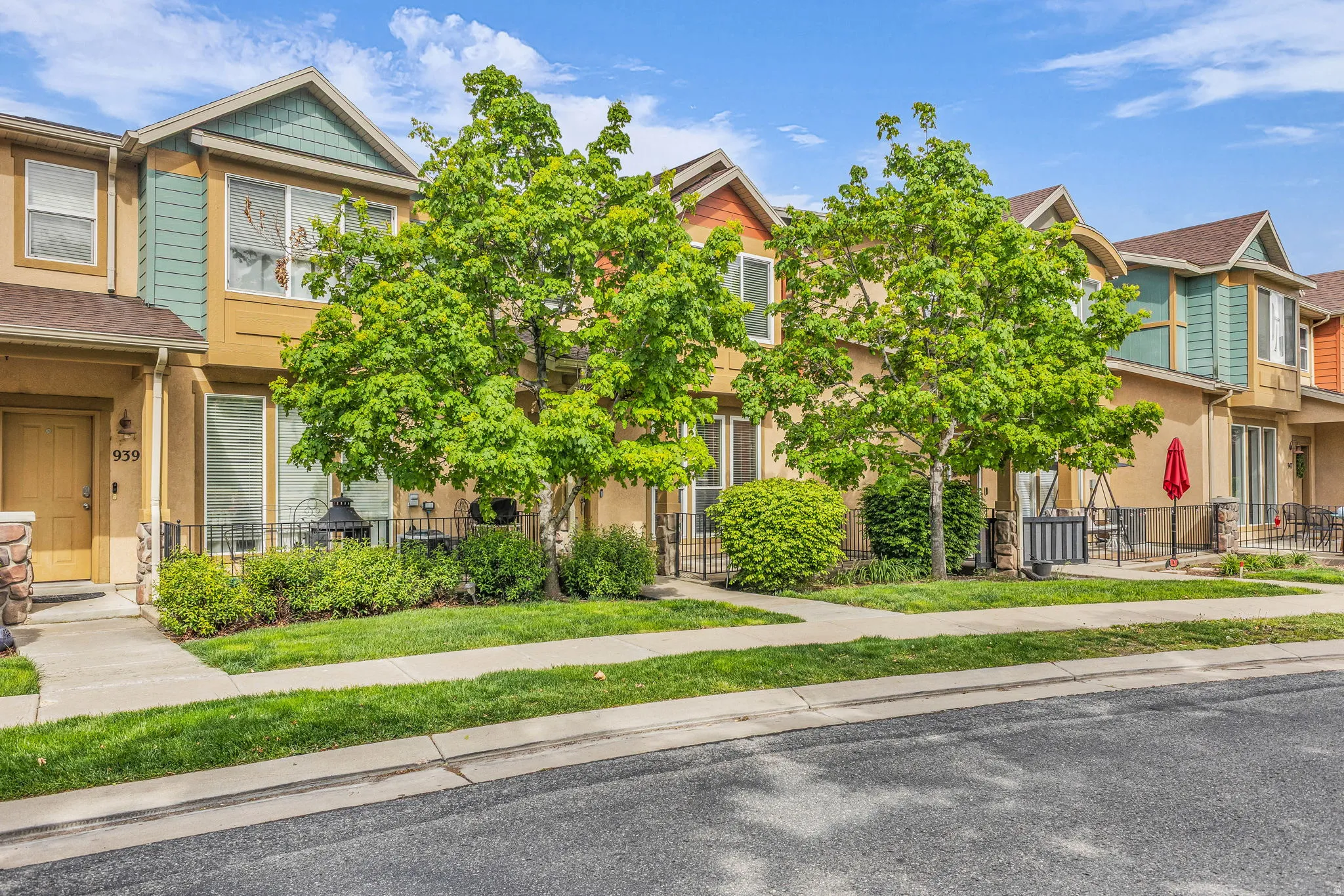 View of front of house featuring a fenced front yard
