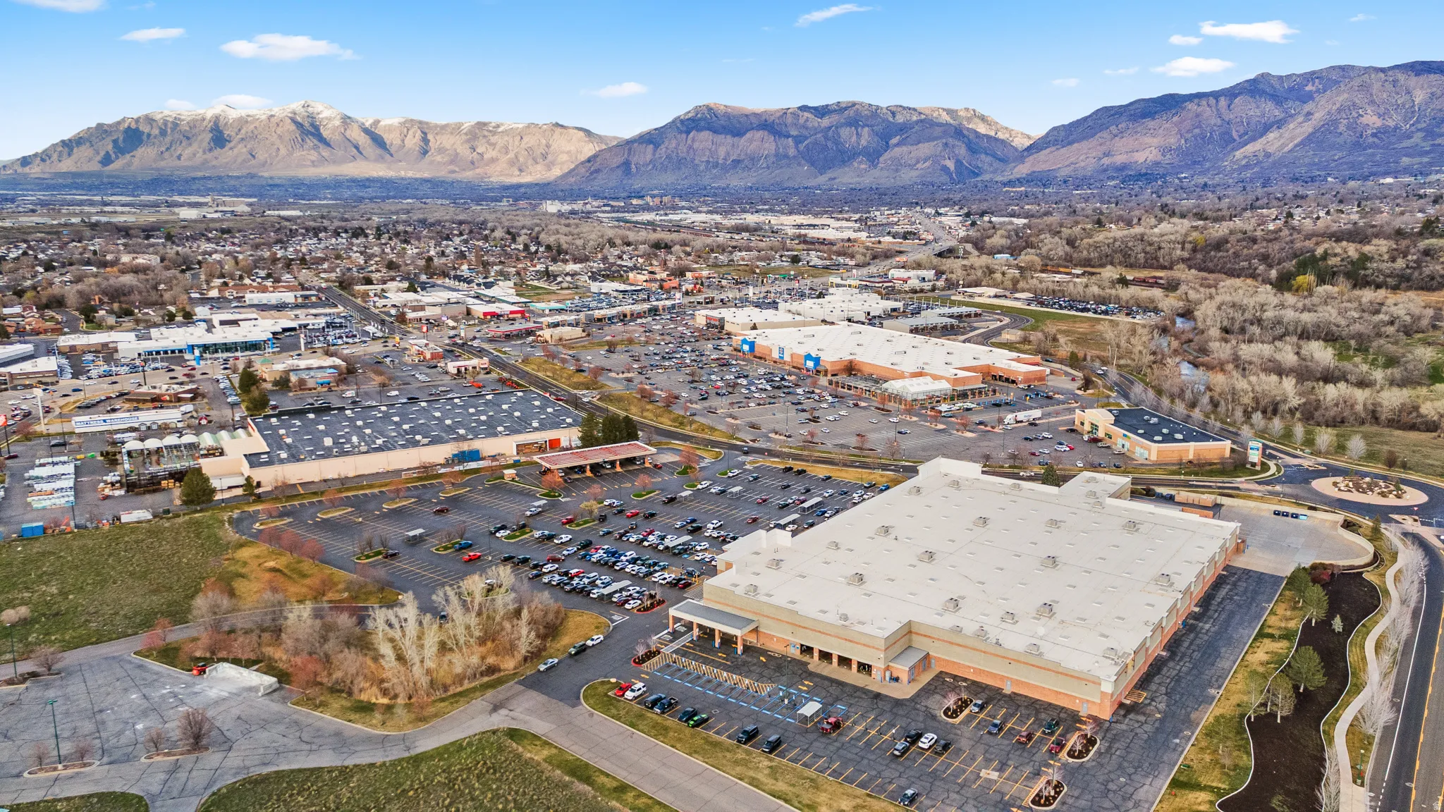 Aerial overview of property's location featuring mountains and a commercial area