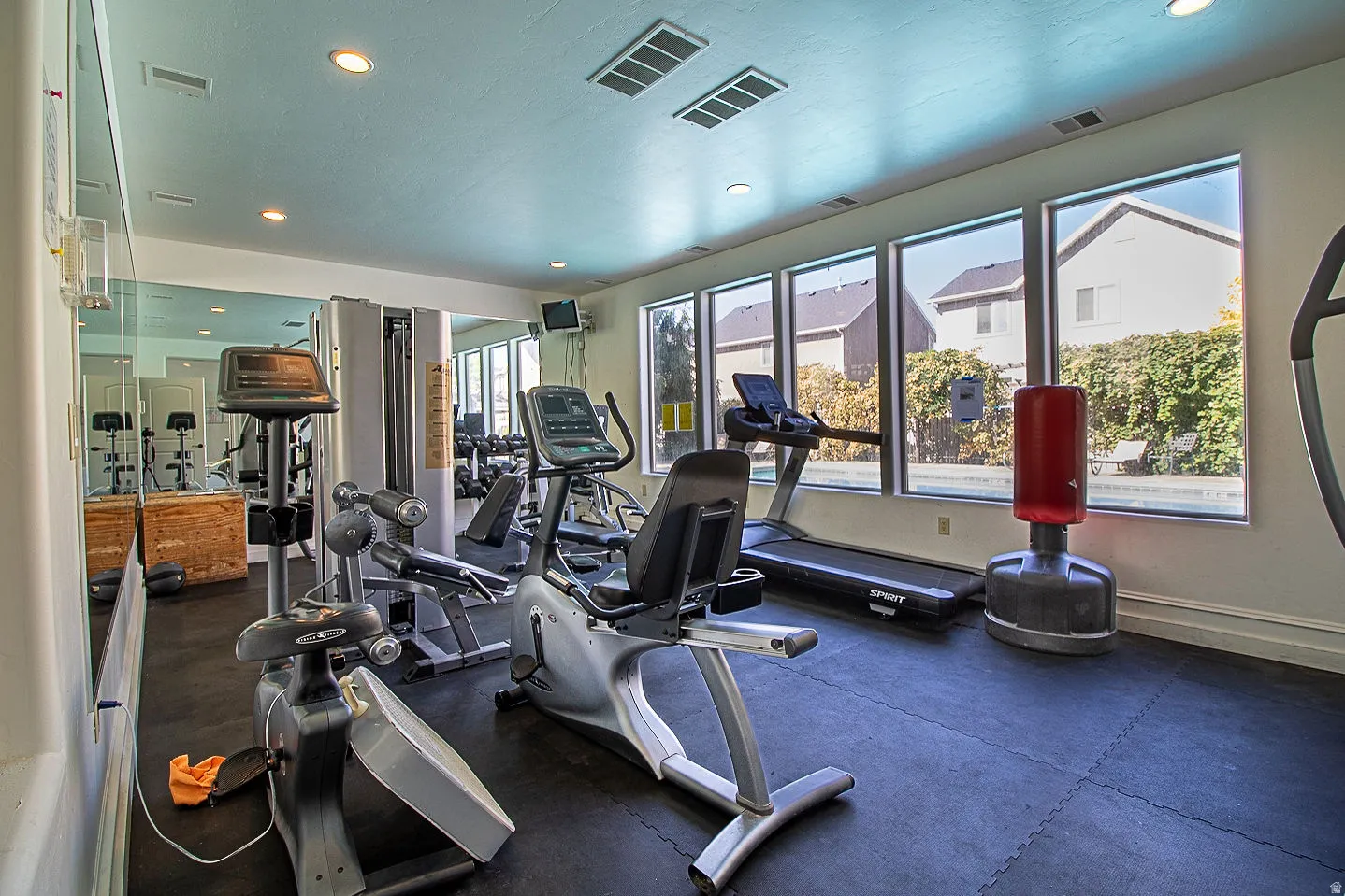 Exercise room with recessed lighting